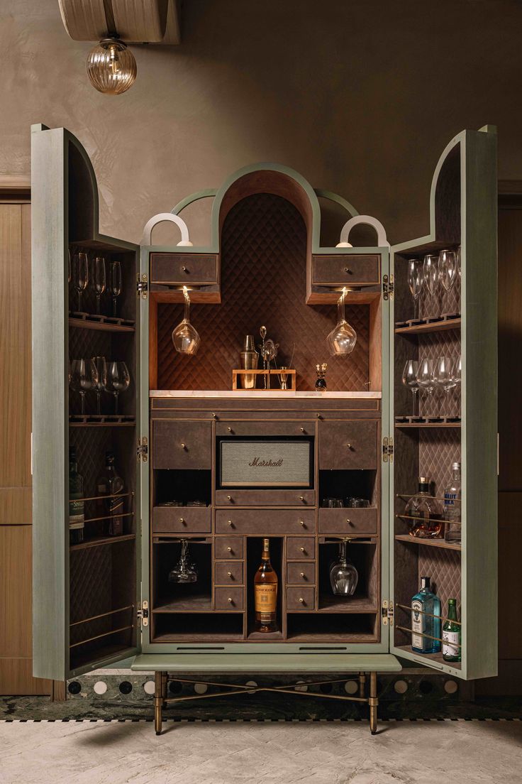 Grand Master Cabinet