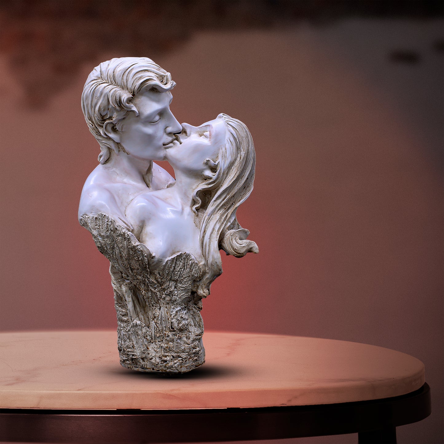 Luxury Romantic Couple Showpiece Figurine – Premium Gold White Polyresin Love Statue for Home Decor & Anniversary Gift
