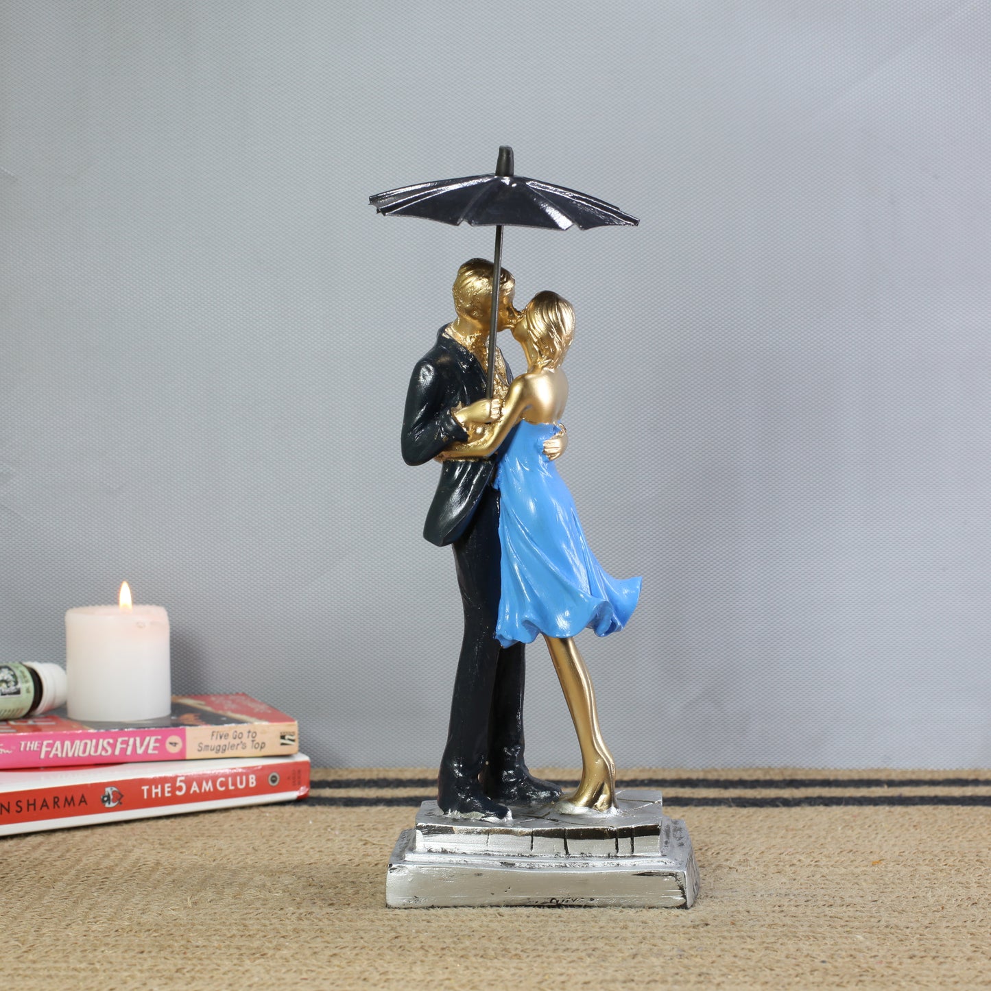 Handcrafted Resin Couple Statue, Romantic Home Decor, Anniversary Wedding Gift