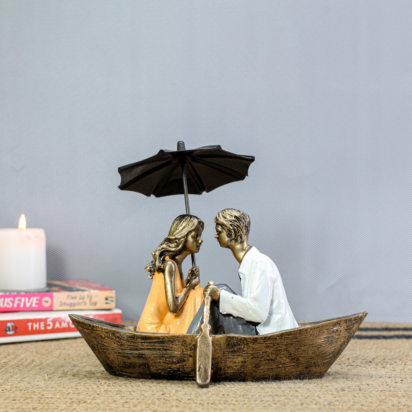 Luxury Romantic Couple In Boat Showpiece – Premium Polyresin Love Statue for Home Decor & Anniversary Gift