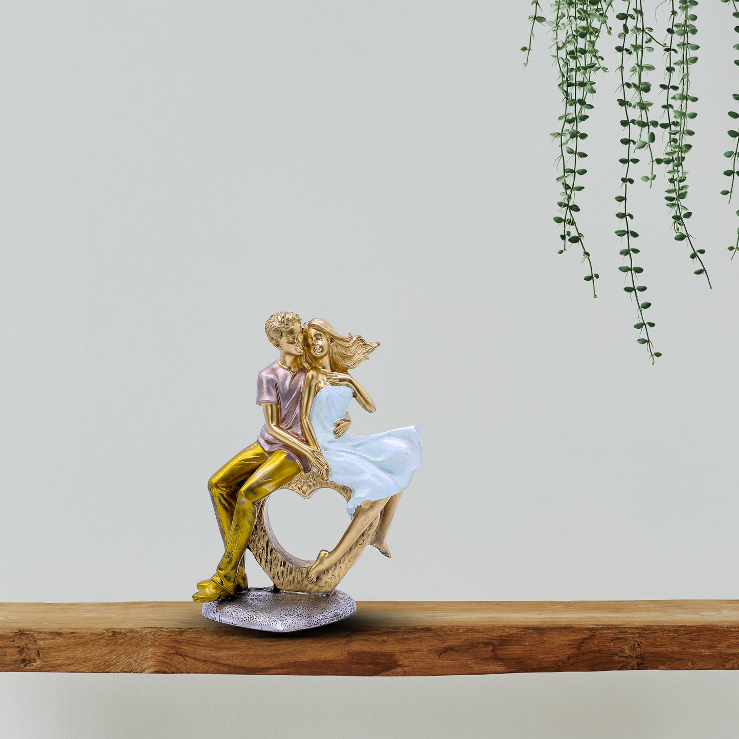 Luxury Handmade Romantic Couple Statue – Premium Polyresin Love Showpiece for Home Decor & Anniversary Gift