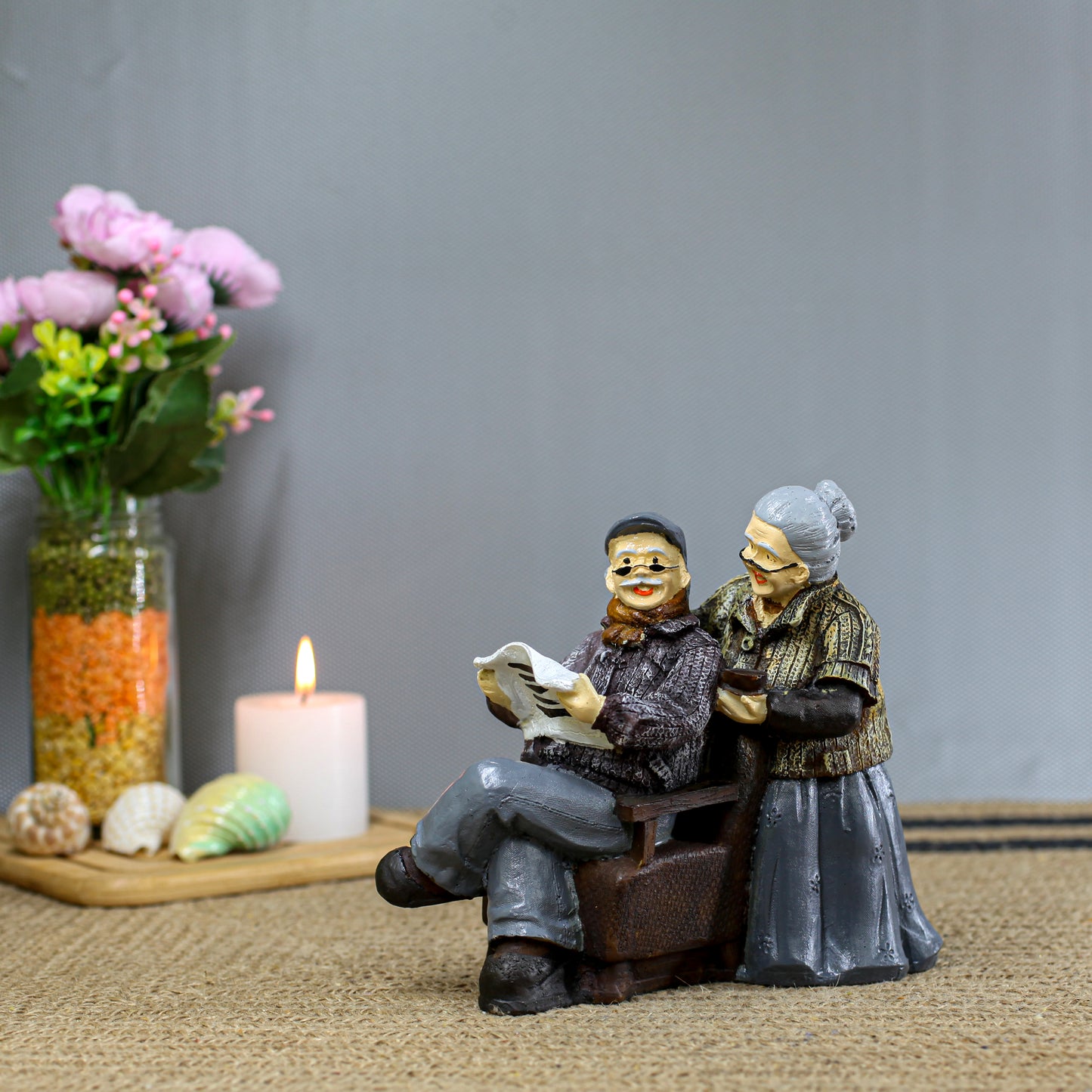 Luxury Old Couple Grandparents Showpiece – Premium Polyresin Elderly Couple Figurine for Home Decor & Gifting
