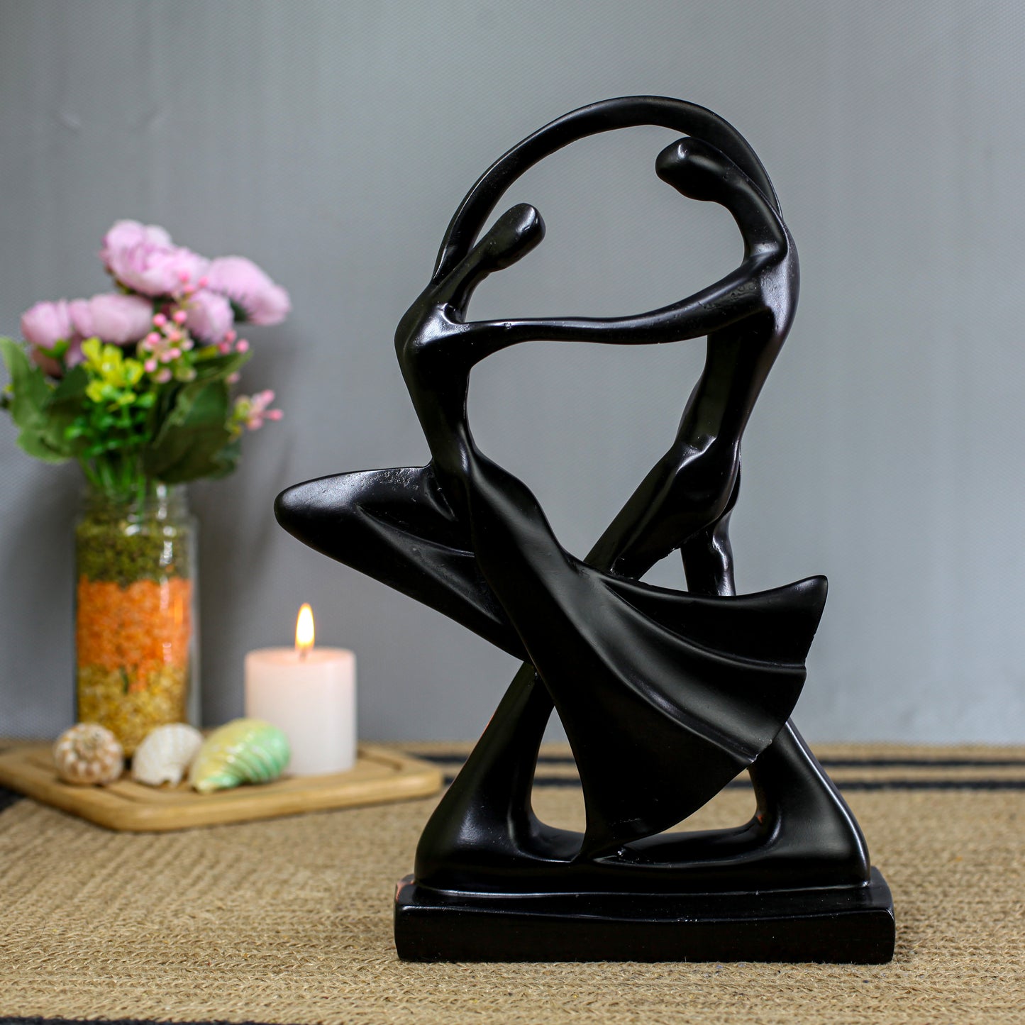 Luxury Abstract Romantic Couple Showpiece – Modern Resin Love Sculpture for Living Room & Bedroom Decor