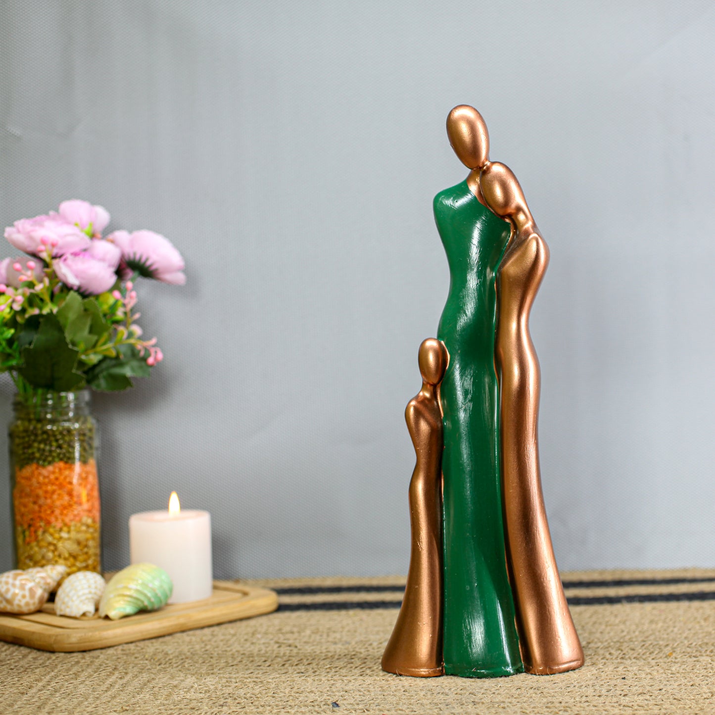 Modern Resin Mother and Kitten Figurine ,Abstract Low-Poly Feline Sculpture for Home Decor, Gifting, and Office Desk