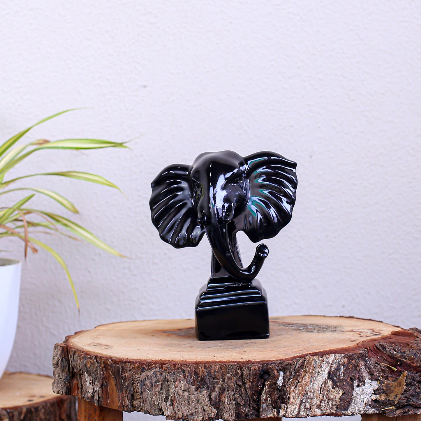 Luxury black elephant showpiece premium polyresin elephant figurine for living room office decor and gifting